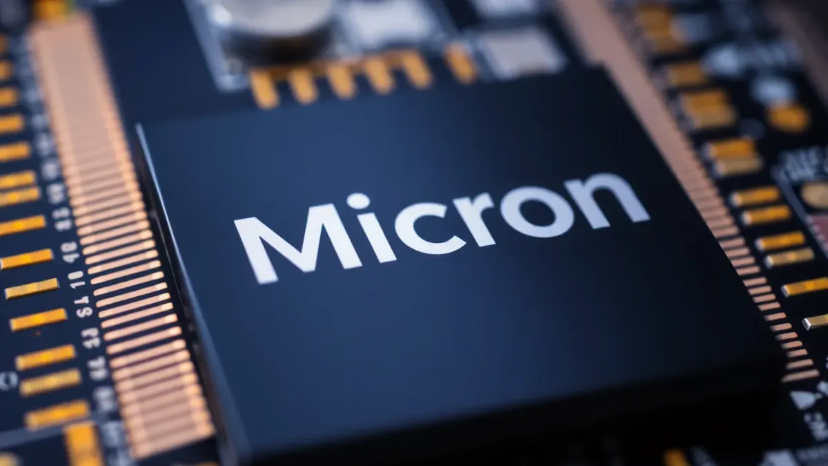 Micron prévoit un chiffre d'affaires élevé grâce à l'essor de l'IA, mais les actions chutent en raison d'un pl