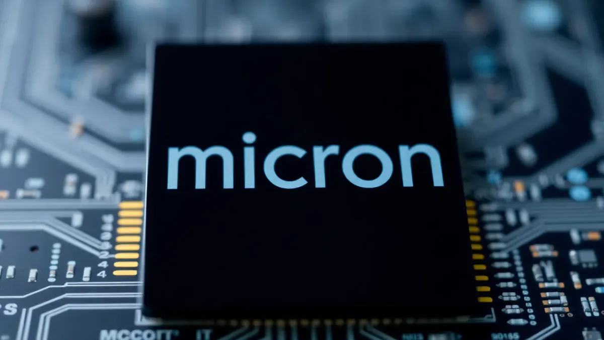 Micron prévoit des revenus solides portés par le boom de l'IA ; la hausse des dépenses pèse sur l'action