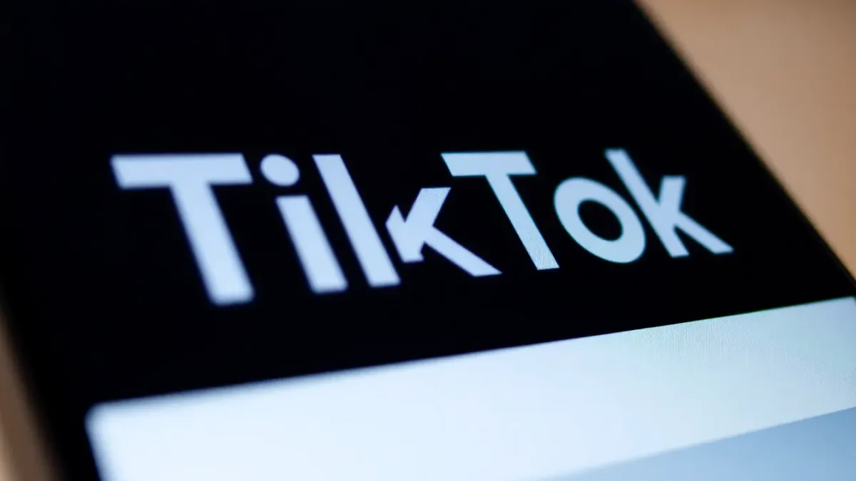 TikTok prend des mesures contre les comptes d'IA : un tournant pour la plateforme ?